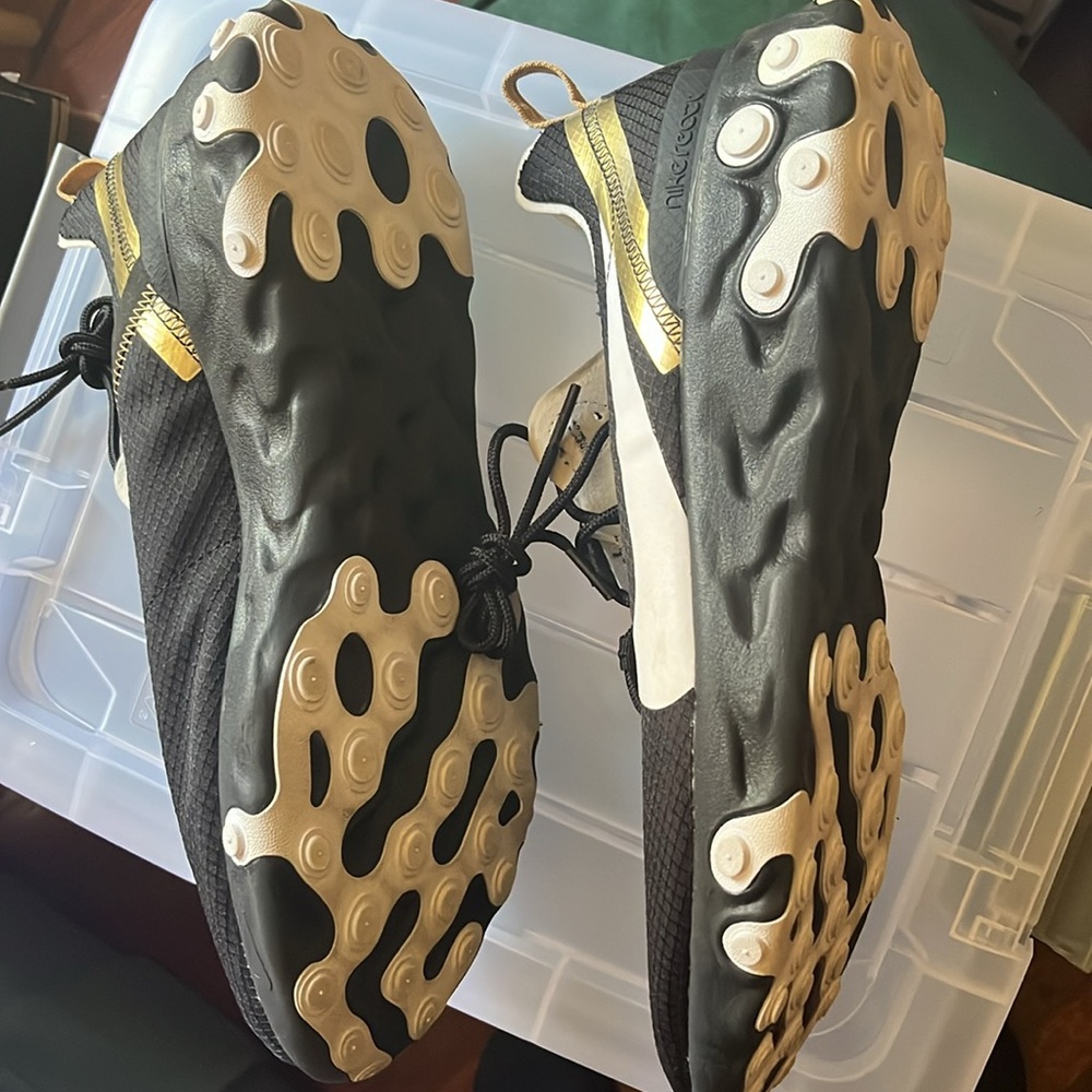 Nike - Picture 2 of 3